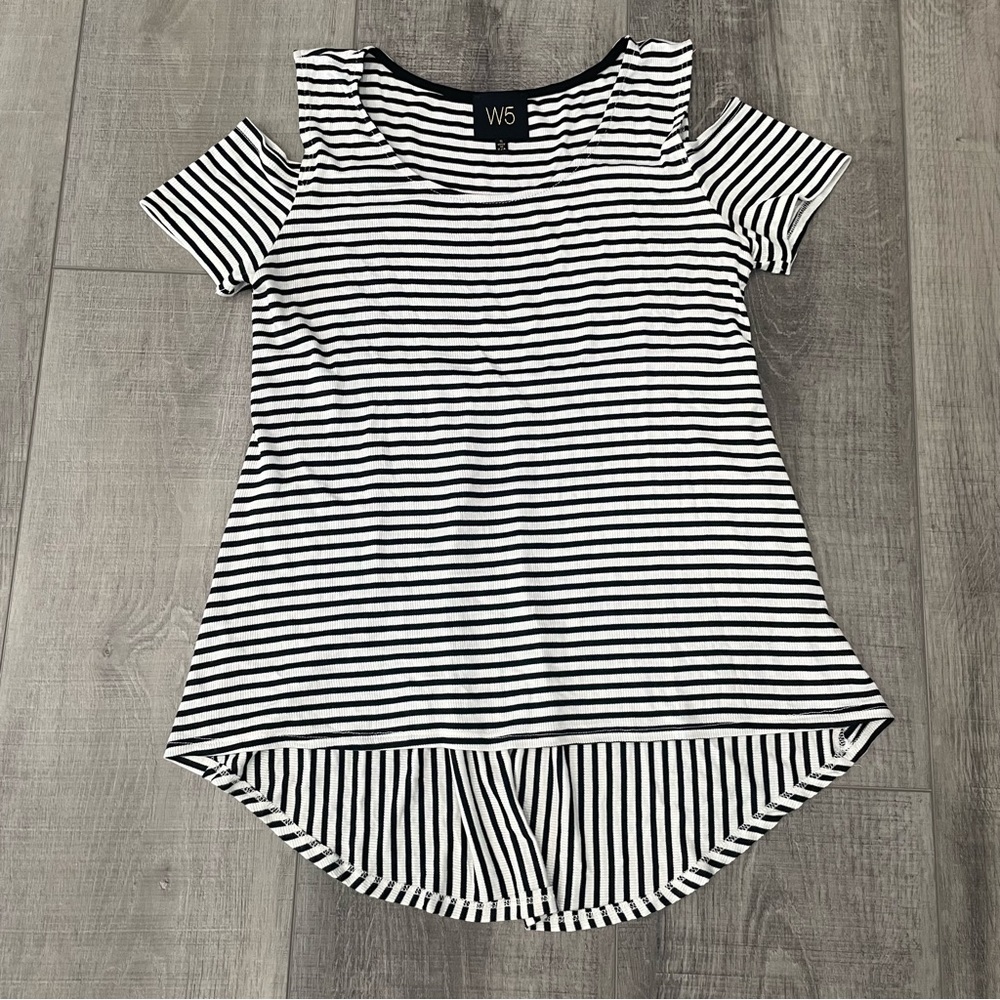 W5 butter soft peekaboo shoulder tee
